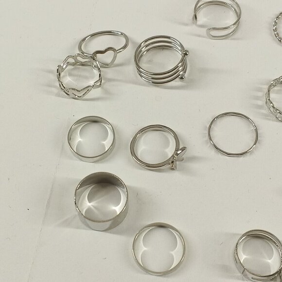 22pcs Women's Ring Size 4-8 Brass Plated Silver Fashion Jewelry - Picture 8 of 8